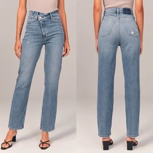 Abercrombie | Ultra High Rise 90s Straight Jean |Curve Love
